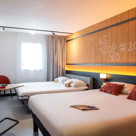 Ibis Styles Cognac מלון