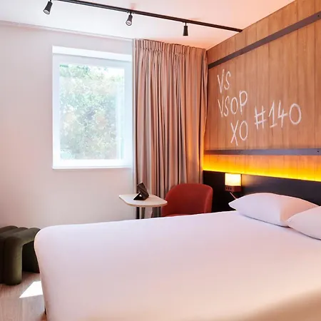 מלון Ibis Styles Cognac 3*