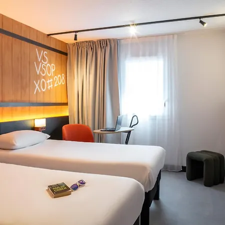 Ibis Styles Cognac מלון