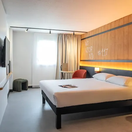 Ibis Styles Cognac מלון 3*