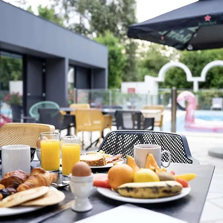 Ibis Styles Cognac מלון 3*